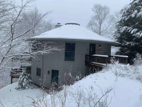 The Big Round Cabin - Blowing Rock, Hot tub, Secluded acreage, fabulous views