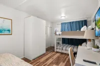 Newly Updated! - Oceanview Sea Gem Cottage- Bikes/ Boards,10 sec walk to beach