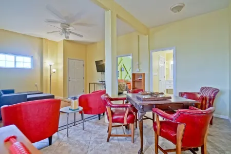 BEAUTIFUL OCEAN ISLE BEACH 7 BEDROOM CANAL HOME