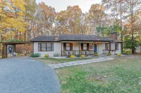 Adventure Lodge-Gameroom, Fire Ring, NC ZOO, Seagrove Pottery, Lazy 5 Ranch 노스캐롤라이나 동물원 주변 호텔