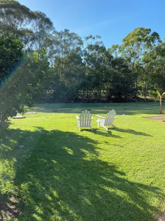 Light modern airy beachy feel house. Pet friendly Отели рядом с достопримечательностью «South West Rocks Dive Centre»