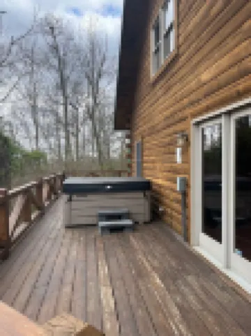 Southern Comfort Cabin- 8 Guests, 3 BR, 2.5 BA, Hot Tub, WiFi- Hocking Hills