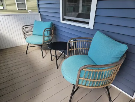 Bluebird Cottage - Cozy 2-bedroom with AC and WiFi on Woodbury Pond