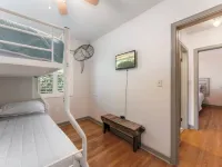 Spacious 1 block to Downtown Mt. Dora "The Brick Haven" with Garage Gameroom!! Hotels in Mount Dora
