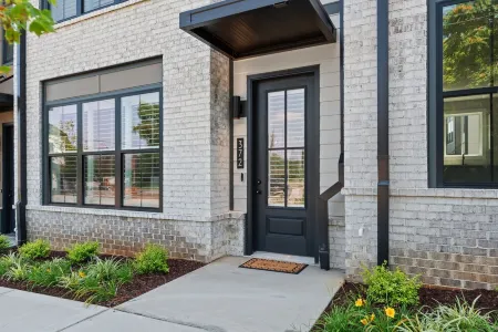 Charming 2-bedroom condo in the urban wilderness area of Knoxville