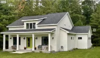 FALL SPECIAL: Book 2 nights / get 1 free! Sleeps 10-Near dwntwn NOV-APRIL CLEAN!