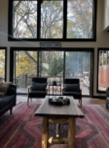 Creek side retreat and breathtaking views! Moments from hunting and fishing!