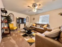 Brand New, 5 Bedroom/3 Bath Home- On your way to Yosemite! Hotels in Chowchilla