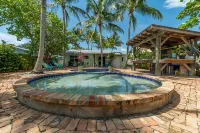 End of Year Deals: Tropical Tranquility Near Beach, Dining & Downtown Delights