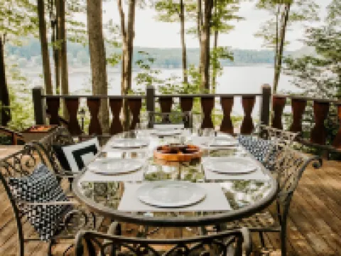 Romantic lakefront chalet w/hot tub Hotels in Indian Lake