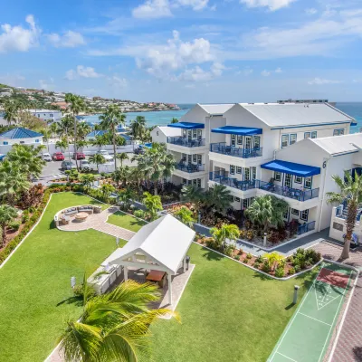 Hilton Vacation Club Flamingo Beach St. Maarten モレット・ベイ・ビーチ周辺のホテル