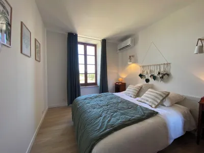 Maison Bord du Canal du Midi Piscine