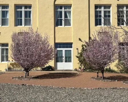 Historic Schoolhouse Flat by Verde Canyon Railroad Hotels in Clarkdale