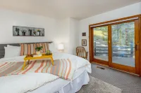 W House in BLS, Game Room, Fire Pit, Hot Tub, Central AC&Heat, Pet friendly!