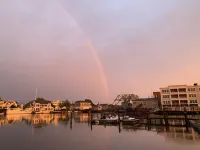 Riverbed, Romantic Waterfront Suite, walk to town<br><br>