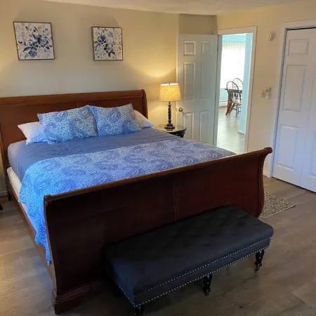 Warm and inviting and only 1 mile from Attitash Ski Mountain!