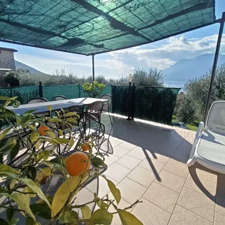 SOLE: Welcoming apartment , relaxation,lake mountains  olive grovess...