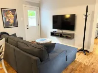 2 bed/1 bath, 1.5 blocks to beach/town, dog friendly