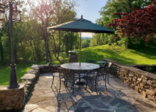 18th Century Stone Cottage minutes from historic Middleburg