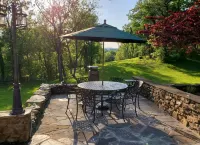 18th Century Stone Cottage minutes from historic Middleburg