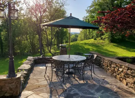 18th Century Stone Cottage minutes from historic Middleburg Отели в г. Фокир