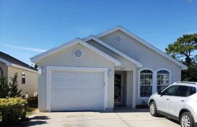 Spacious 2br/2ba" Palm Cove Beach House ", shared pool and more Hotels near Blue Gravity