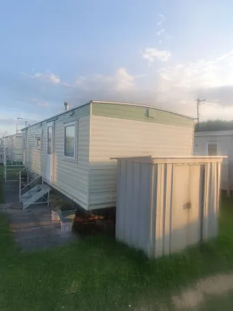 Beachfront 6 Berth Caravan, 5mins walk to Fantasy Island Отели рядом с достопримечательностью «Батлинс Фэмили Энтертейнмент Резорт»