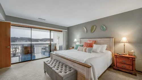 3 BR Lake Front Baypoint Condo, Pool, Boat Slip in Osage Beach, MO, MM 24 1/2