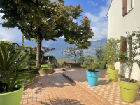 PANORAMIC APARTMENT SITUATED IN THE TOWN CENTER WITH LAKE VIEW