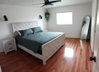 Heated pool home in quiet neighborhood Hotels near Warm Mineral Springs Park