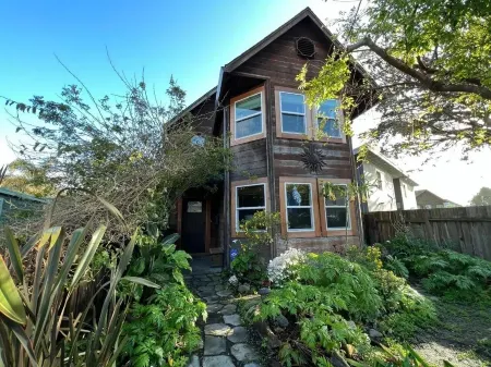Pacifica Storybook Beach House, 2 blocks from beach, pier and golf, 10 min to SF