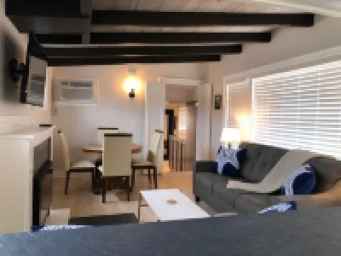 Newly renovated, Reserved Parking, Rooftop Deck, HVAC Steps to Bay Beach & Shops