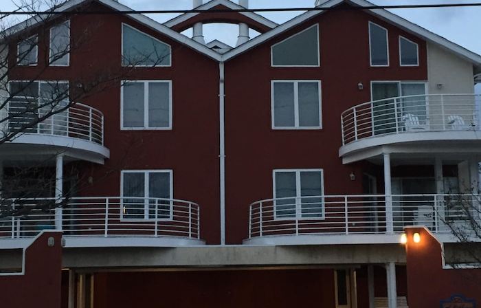 Beach Block Townhouse With NEW Everything & Ocean Views