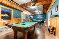 Lake Escape; Sleeps12, Hottub, Gameroom & Utv, Direct Snowmobile