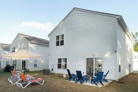 Stunning KingBed Ste - Family Friendly - 15Mins to Uptown -  BBQ Grill - Firepit Отели рядом с достопримечательностью «Hot trends»