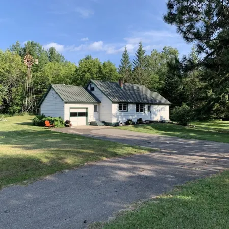 1 Mile to Leech Lake -  Private Farmhouse- Great Location and Setting!