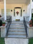 Spacious Upstairs Apartment in<br>Victorian Home