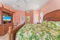 Sleeps 8, Views , 2 King Masters, Dog Friendly, Private Pool