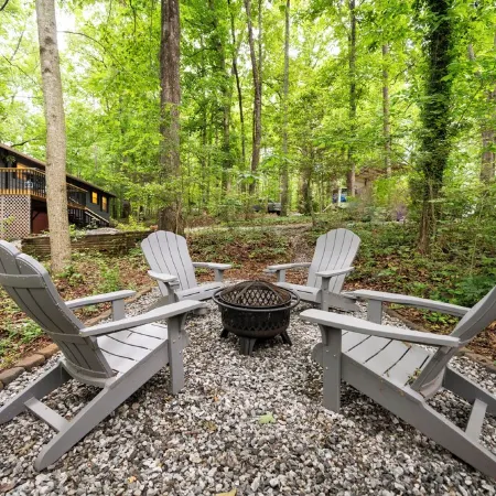 Tranquil & Stylish: Wineries, Hiking, 5min to Town, Hot Tub, Firepit, King bed