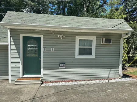 Peaceful Lakefront Studio on High Rock Lake