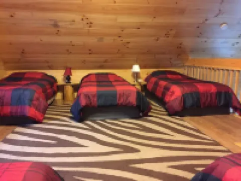 Romantic getaway in Southeastern Ohio.  Family and pet friendly.