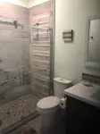 Gorgeous Riverfront Fishing Cottage in Sebastian, FL - Ask about 2025 Specials 세바스찬 인렛 주립공원 해먹 트레일 주변 호텔
