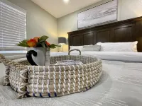 Private Villa & Enclosed Hot Tub Room • Boat & RV Parking • Near Lake & Bridge