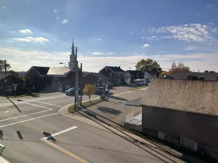 You'll love this Spacious 3 Bedroom plus a loft in the Heart of Amish Country