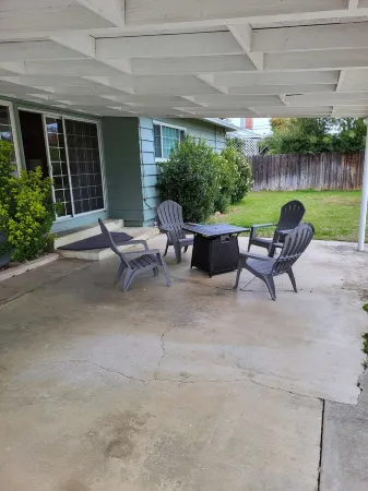 Spacious Red Bluff mid-century ranch style