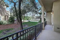 Luxury ground level condo. Golf cart, bikes, included.