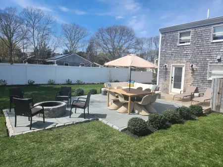 COZY 3 BR/2 BA CAPE COD IN QUIET NEIGHBORHOOD. CLOSE TO OB CENTER AND LAGOON. Отели рядом с достопримечательностью «ЙМКА Мартас-Винъярд»
