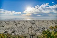 Private access to the beach! Sleeps 9.