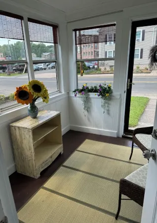 NEW-Another Fun Downtown Location 1st floor Отели рядом с достопримечательностью «Karabin Farms»