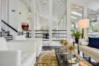 Contemporary Lake Austin Estate Minutes from Downtown - Privately Gated